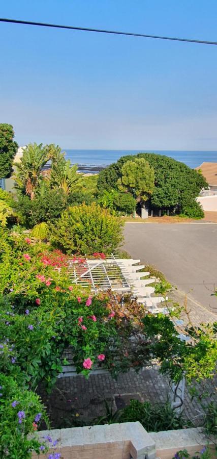 Belle Vue Guesthouse Hermanus Bagian luar foto